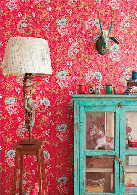 This Year’s Trendy Flower-Patterned Walls