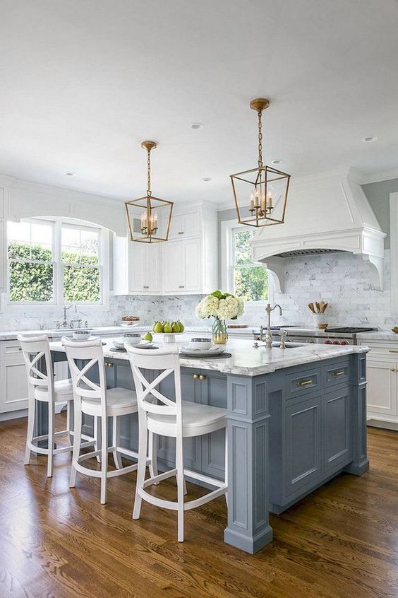 Use The Elegance Of Whiteness In Your Kitchen