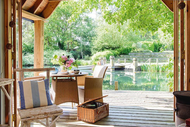 Would You Like To Redecorate Your Summerhouse?