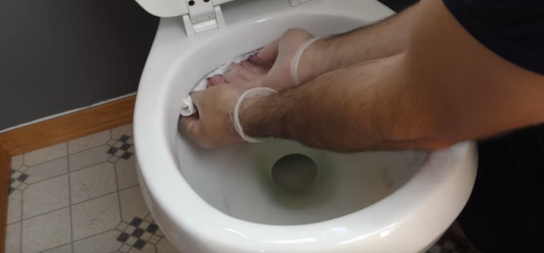 Brilliant Tricks For A Bathroom Deep Clean