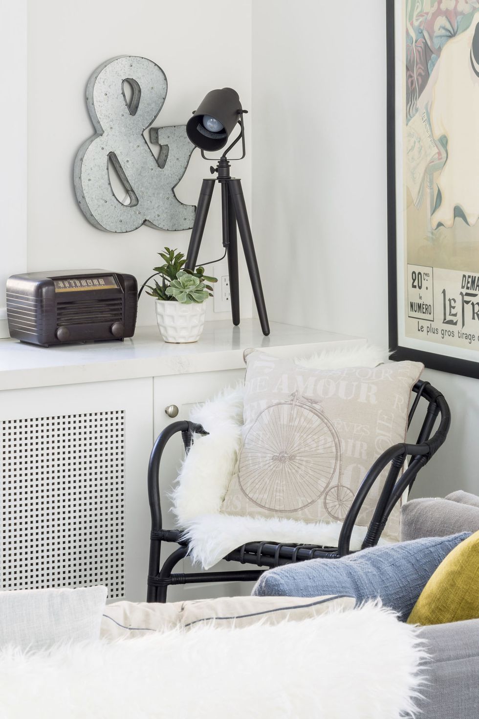 How Can We Embellish Our Living Room Decoration