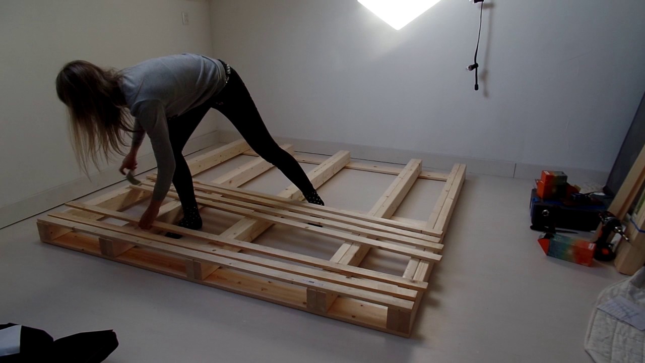 Make Stylish And Cheap Beds With Palettes