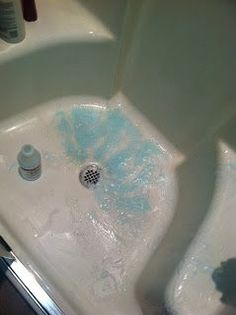 How to clean showers with vinegar