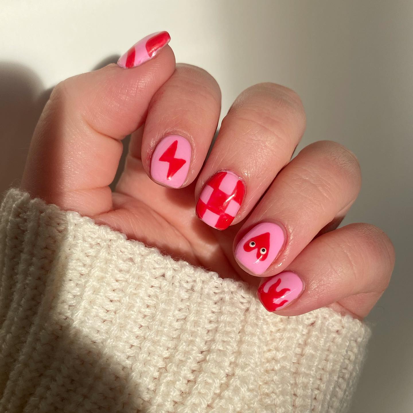 30 Simple Yet Stunning Nail Ideas to DIY - exploretheworls.com