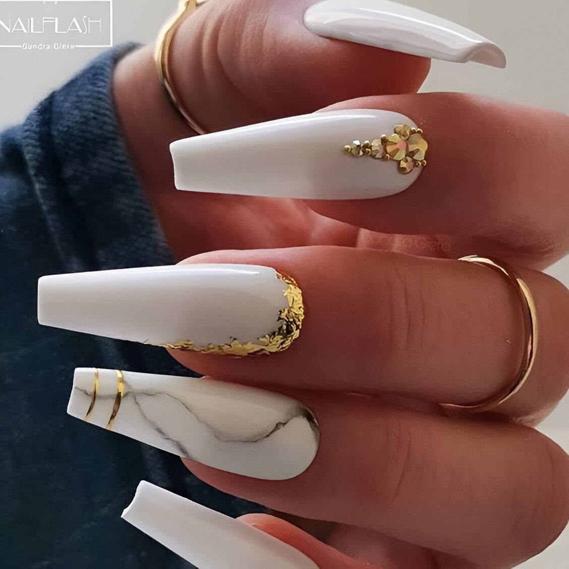 30 Elegant White And Gold Nail Ideas For Chic Ladies