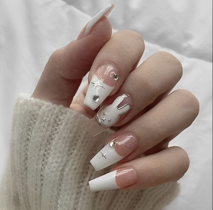 Discover 30 glamorous white nail designs that will make you the center of attention.